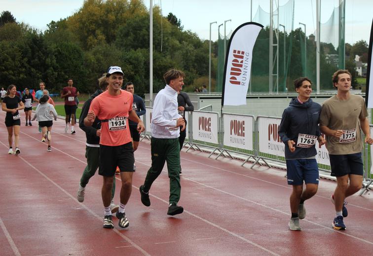 Hans Triatleet · 12:00